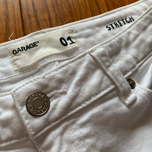 Garage Low Rise Jean Shorts (US 2) - Picture 2 of 10